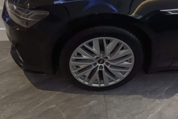 Used Audi A7L 2024 45TFSI S-line Dream-Building Edition Flow Crystal Package Left Front Wheel Hub