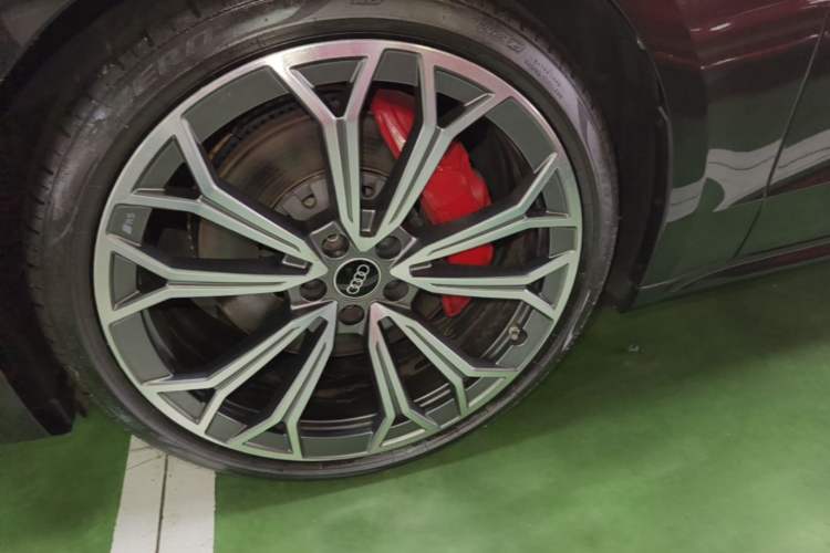 Used Audi A7L 2024 55TFSI quattro S-line Boundary Edition Flow Crystal Package Left Front Wheel Hub