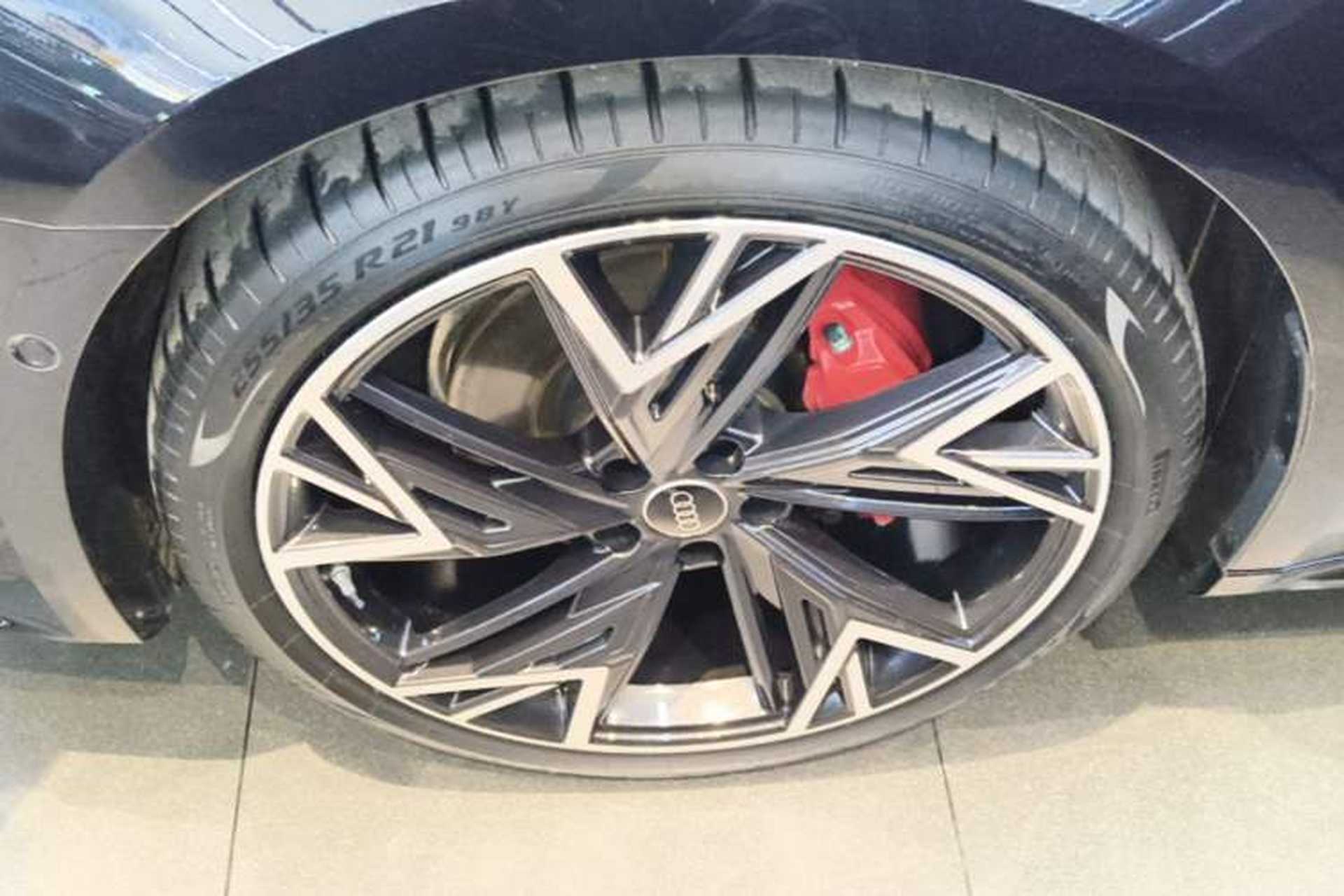 Used Audi A7L 2024 45 TFSI quattro Black Warrior Edition Left Front Wheel Hub