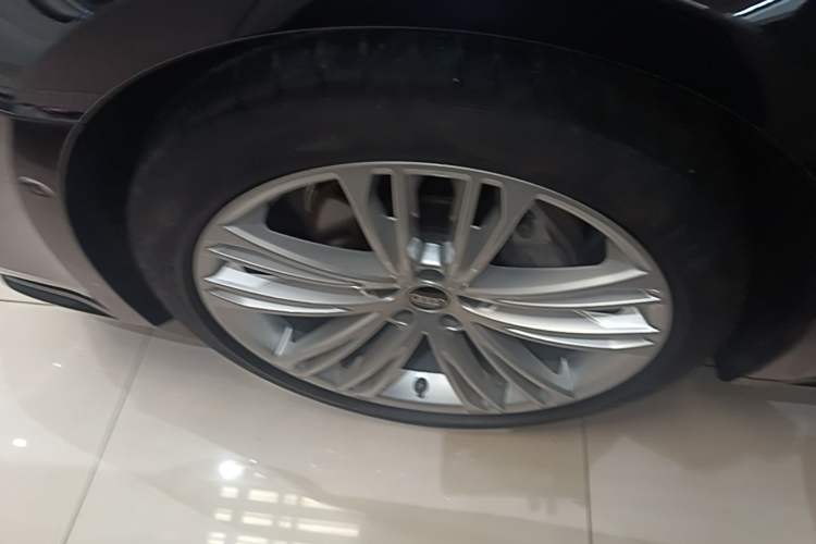 Used Audi A7L 2024 45 TFSI quattro Luxury Edition Left Front Wheel Hub