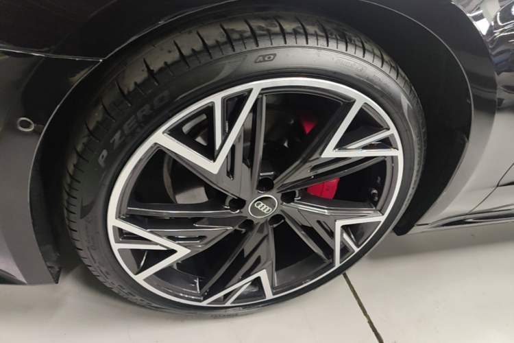 Used Audi A7L 2024 45 TFSI quattro Black Warrior Edition Left Front Wheel Hub