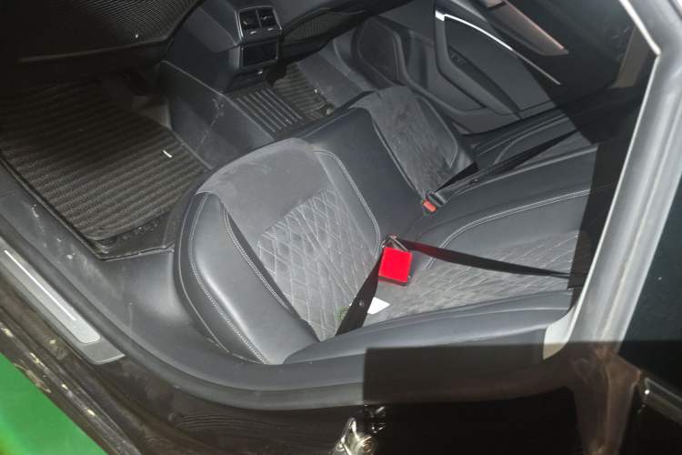 Used Audi A7L 2024 45TFSI quattro S-line Visionary Edition Flow Crystal Package Left Rear Seat