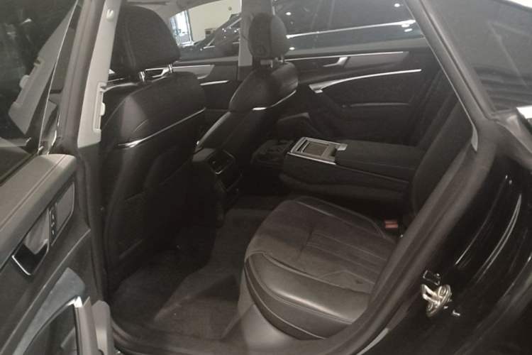 Used Audi A7L 2024 45TFSI S-line Dream-Building Edition Flow Crystal Package Left Rear Seat