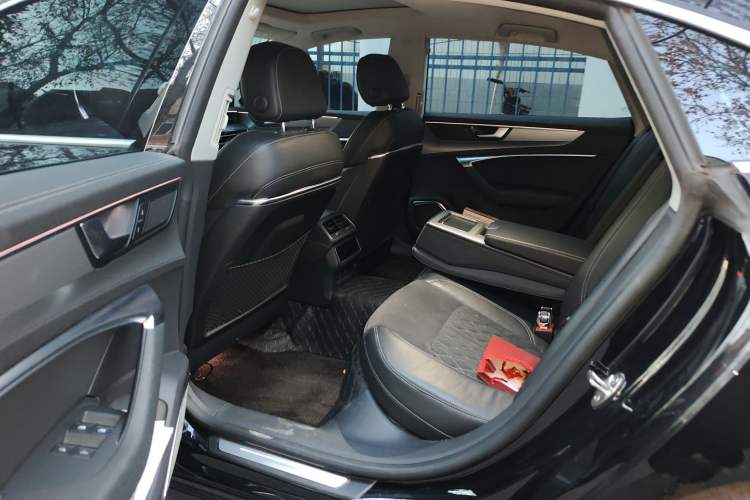 Used Audi A7L 2024 45TFSI quattro S-line Visionary Edition Flow Crystal Package Left Rear Seat