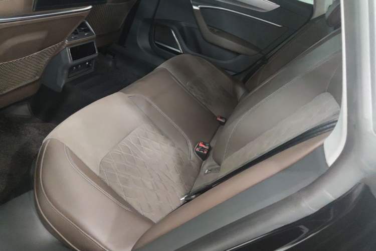 Used Audi A7L 2024 45TFSI quattro S-line Visionary Edition Flow Crystal Package Left Rear Seat