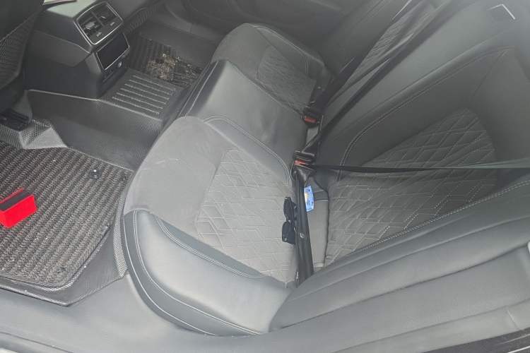 Used Audi A7L 2024 45TFSI quattro S-line Visionary Edition Flow Crystal Package Left Rear Seat