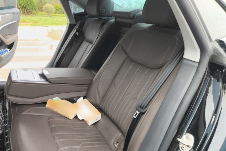 Used Audi A7L 2024 45TFSI quattro S-line Visionary Edition Flow Crystal Package Left Rear Seat