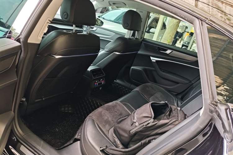 Used Audi A7L 2024 45TFSI S-line Dream-Building Edition Flow Crystal Package Left Rear Seat