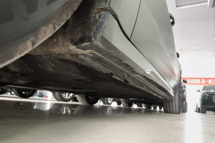 Used Audi A7L 2024 45TFSI S-line Dream-Building Edition Flow Crystal Package Left Side Sill