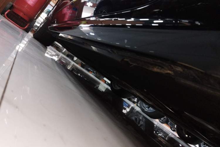 Used Audi A7L 2024 45TFSI S-line Dream-Building Edition Flow Crystal Package Left Side Sill