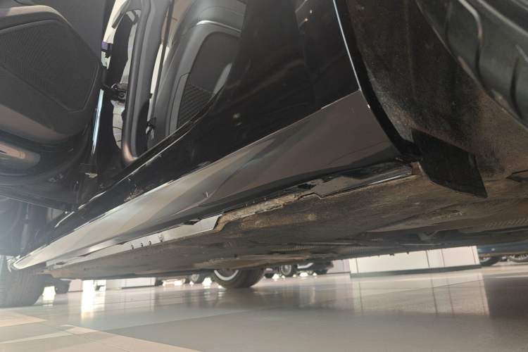 Used Audi A7L 2024 45TFSI S-line Dream-Building Edition Flow Crystal Package Left Side Sill