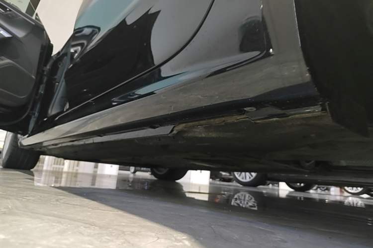 Used Audi A7L 2024 45TFSI S-line Dream-Building Edition Flow Crystal Package Left Side Sill