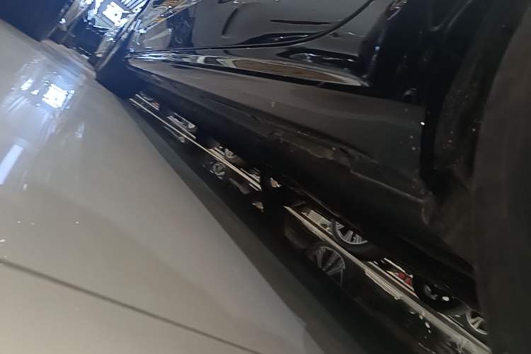 Used Audi A7L 2024 45 TFSI quattro Luxury Edition Left Side Sill