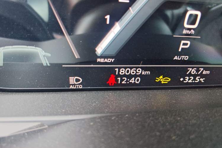 Used Audi A7L 2024 45 TFSI quattro Luxury Edition Odometer Close Up