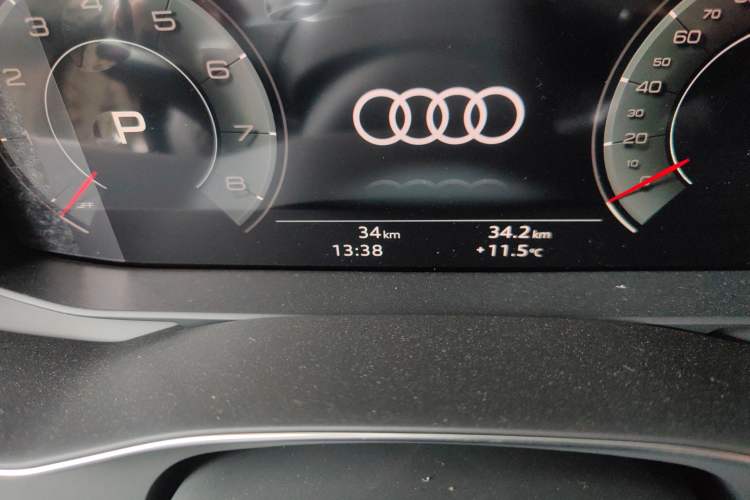 Used Audi A7L 2024 45TFSI S-line Dream-Building Edition Flow Crystal Package Odometer Close Up
