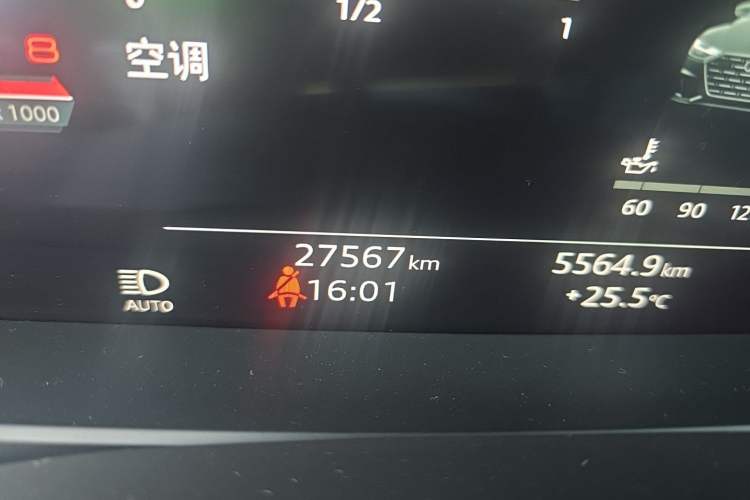 Used Audi A7L 2024 45TFSI quattro S-line Visionary Edition Flow Crystal Package Odometer Close Up