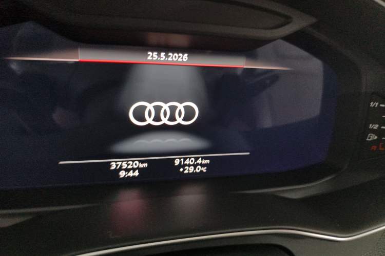 Used Audi A7L 2024 45TFSI S-line Dream-Building Edition Flow Crystal Package Odometer Close Up