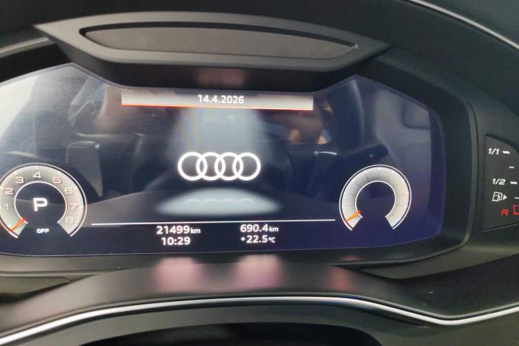 Used Audi A7L 2024 45TFSI S-line Dream-Building Edition Flow Crystal Package Odometer Close Up