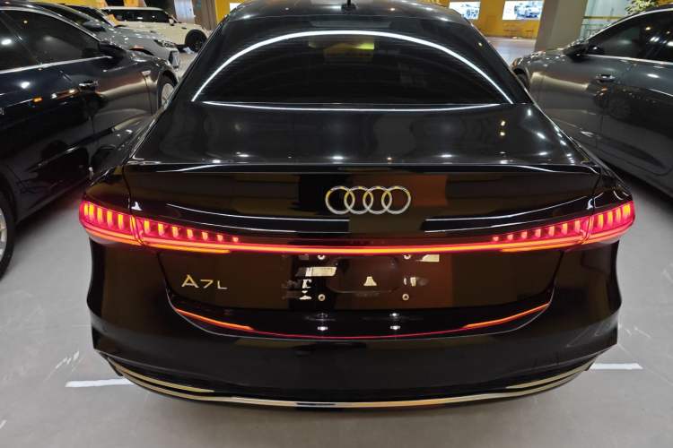 Used Audi A7L 2024 45TFSI S-line Dream-Building Edition Flow Crystal Package Rear