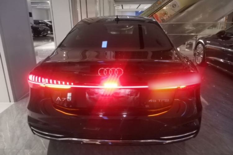 Used Audi A7L 2024 45TFSI S-line Dream-Building Edition Flow Crystal Package Rear
