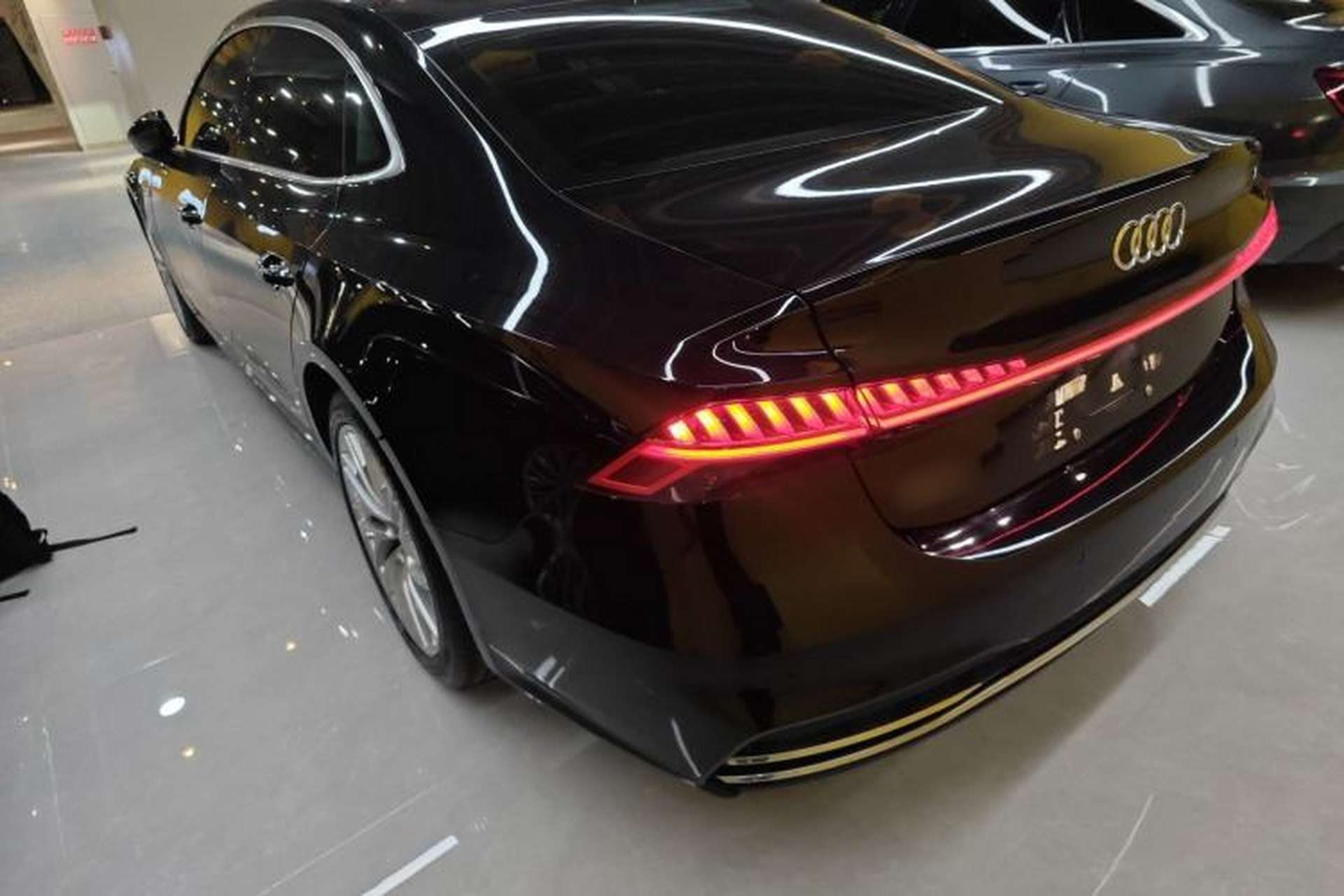 Used Audi A7L 2024 45TFSI S-line Dream-Building Edition Flow Crystal Package Rear Left 45 Deg