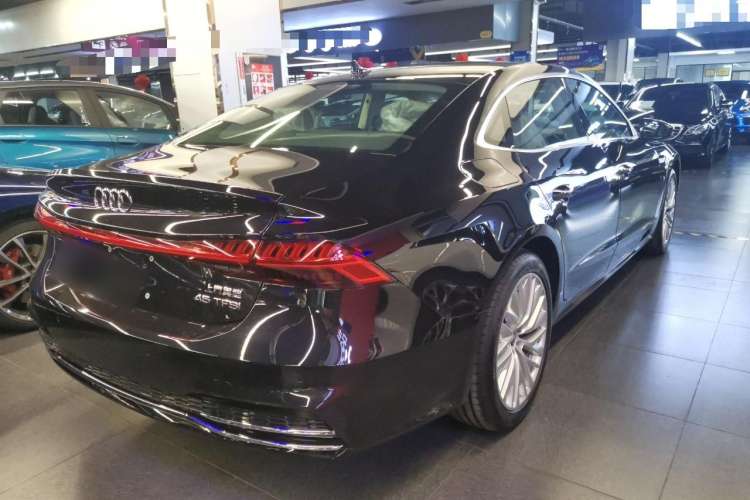 Used Audi A7L 2024 45TFSI S-line Dream-Building Edition Flow Crystal Package Rear Right 45 Deg