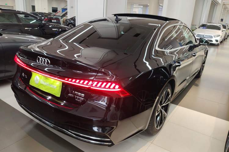 Used Audi A7L 2024 45TFSI S-line Dream-Building Edition Flow Crystal Package Rear Right 45 Deg