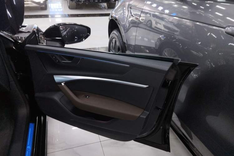 Used Audi A7L 2024 45TFSI S-line Dream-Building Edition Flow Crystal Package Right Front Door Interior