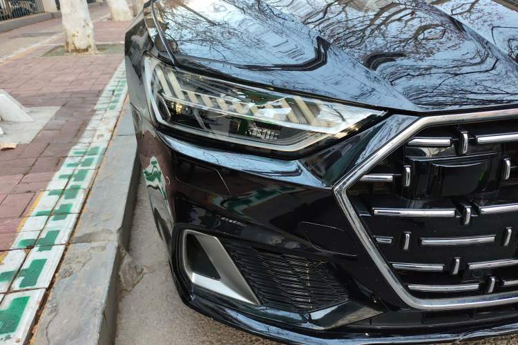 Used Audi A7L 2024 45TFSI quattro S-line Visionary Edition Flow Crystal Package Right Front Headlight