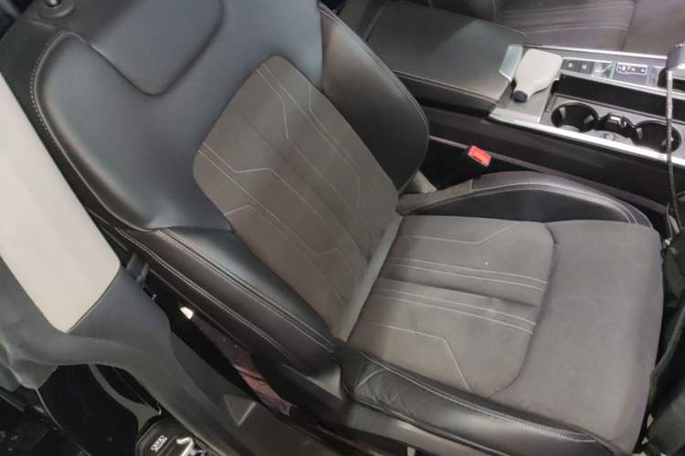 Used Audi A7L 2024 45TFSI S-line Dream-Building Edition Flow Crystal Package Right Front Seat