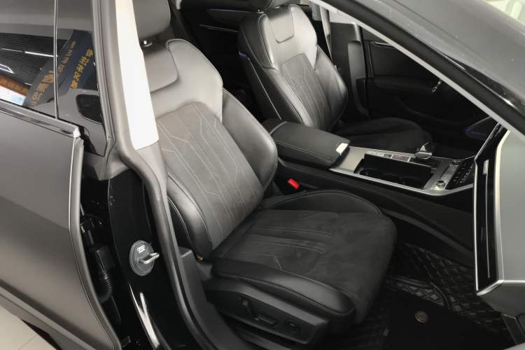 Used Audi A7L 2024 45TFSI S-line Dream-Building Edition Flow Crystal Package Right Front Seat