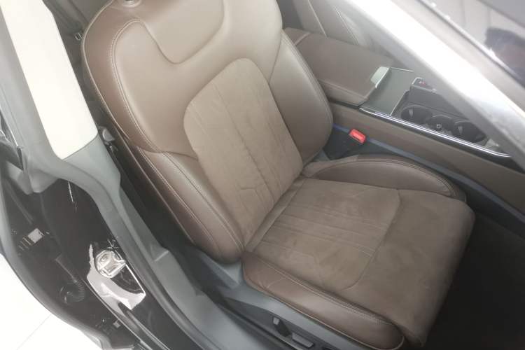 Used Audi A7L 2024 45TFSI S-line Dream-Building Edition Flow Crystal Package Right Front Seat