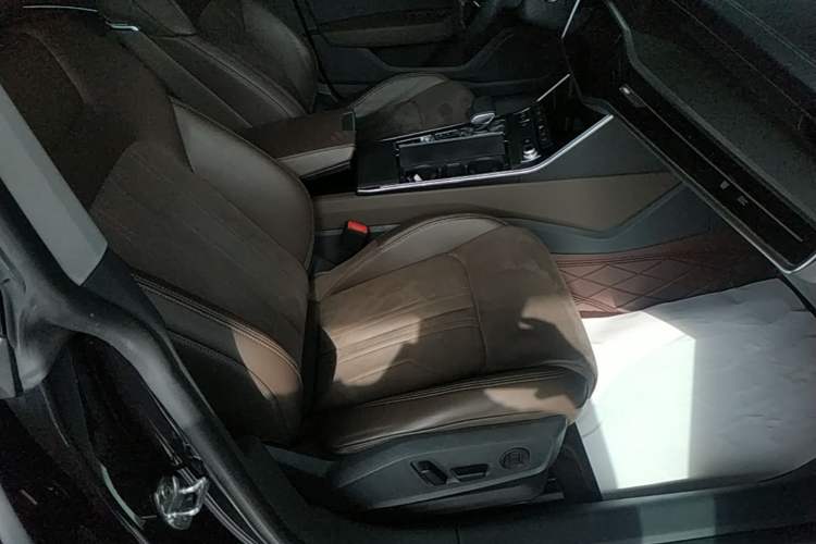 Used Audi A7L 2024 45TFSI S-line Dream-Building Edition Flow Crystal Package Right Front Seat