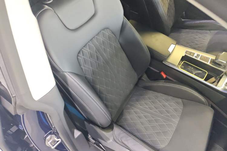 Used Audi A7L 2024 45TFSI quattro S-line Visionary Edition Flow Crystal Package Right Front Seat