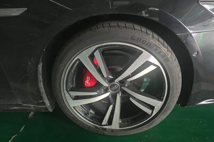 Used Audi A7L 2024 45TFSI quattro S-line Visionary Edition Flow Crystal Package Right Front Wheel Hub
