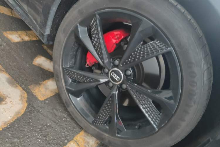 Used Audi A7L 2024 45TFSI S-line Dream-Building Edition Flow Crystal Package Right Front Wheel Hub