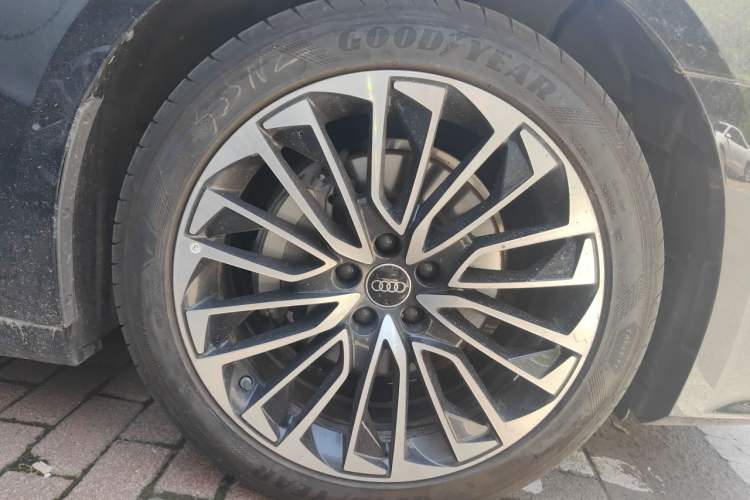 Used Audi A7L 2024 45 TFSI Luxury Edition Right Front Wheel Hub