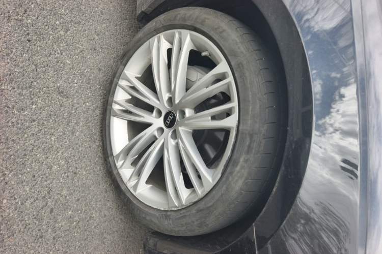 Used Audi A7L 2024 45 TFSI quattro Luxury Edition Right Front Wheel Hub