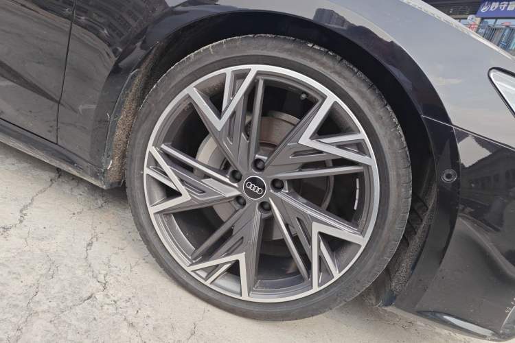 Used Audi A7L 2024 45 TFSI quattro S-line Black Warrior Edition Right Front Wheel Hub