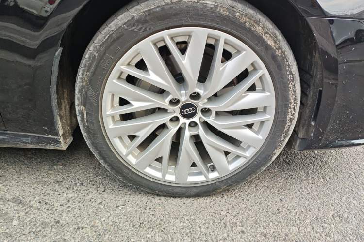 Used Audi A7L 2024 45TFSI S-line Dream-Building Edition Flow Crystal Package Right Front Wheel Hub