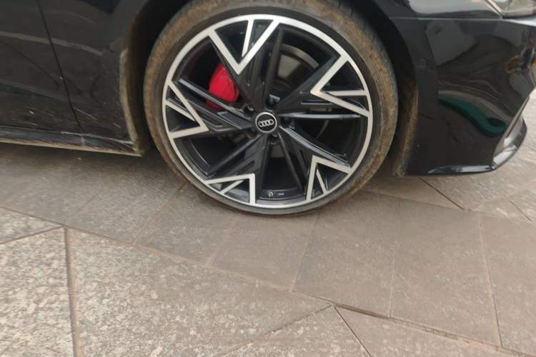 Used Audi A7L 2024 45 TFSI quattro S-line Black Warrior Edition Right Front Wheel Hub