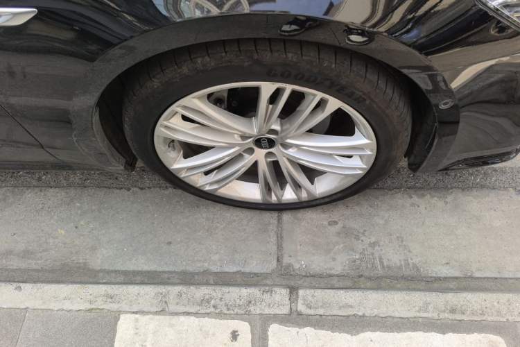 Used Audi A7L 2024 45 TFSI quattro Luxury Edition Right Front Wheel Hub
