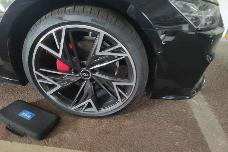 Used Audi A7L 2024 45 TFSI quattro S-line Black Warrior Edition Right Front Wheel Hub