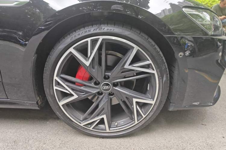 Used Audi A7L 2024 45 TFSI quattro Black Warrior Edition Right Front Wheel Hub
