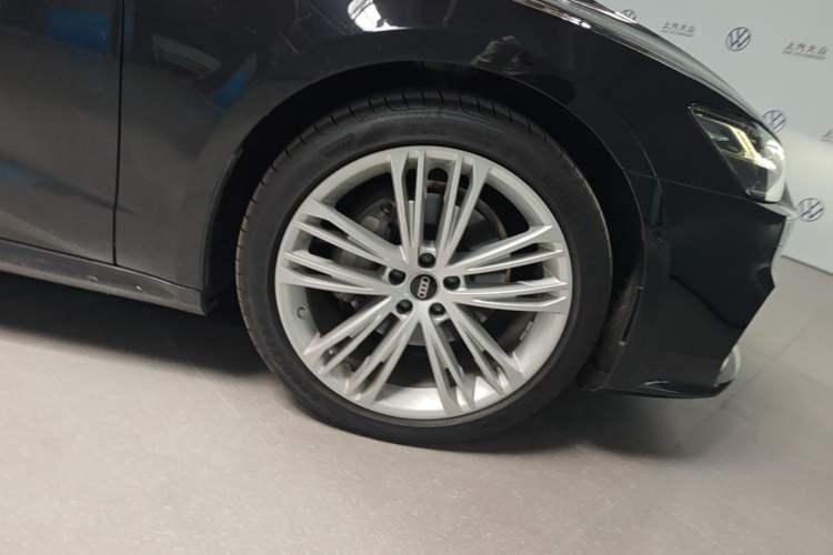 Used Audi A7L 2024 45 TFSI quattro Luxury Edition Right Front Wheel Hub