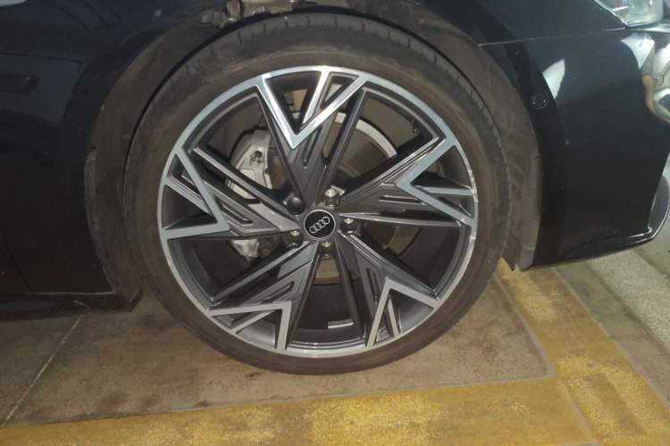 Used Audi A7L 2024 45 TFSI quattro S-line Black Warrior Edition Right Front Wheel Hub
