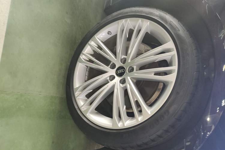 Used Audi A7L 2024 45 TFSI quattro Luxury Edition Right Front Wheel Hub