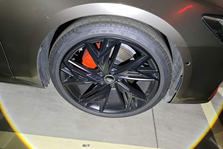 Used Audi A7L 2024 45 TFSI quattro S-line Black Warrior Edition Right Front Wheel Hub