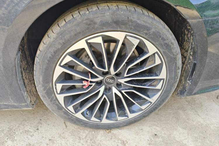 Used Audi A7L 2024 45 TFSI Luxury Edition Right Front Wheel Hub