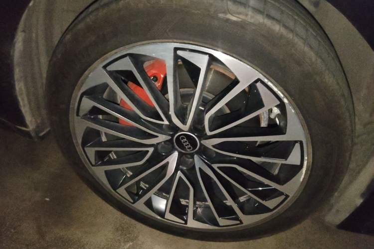 Used Audi A7L 2024 45 TFSI Luxury Edition Right Front Wheel Hub